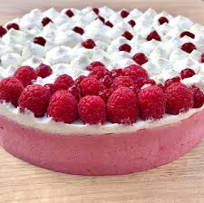 Celine Nta On Instagram Entremet Avec Mousse Vanille Chocolat Blanc Sans œuf Et Mousse Framboise A La Meringue Italienne De Empreinte Food Raspberry Fruit