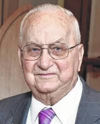 Karen Geise's Instagram, Twitter & Facebook