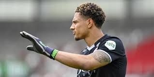 Dezember 2017 kündigte fraser an, seinen auslaufenden vertrag zum saisonende nicht zu verlängern und den verein zu. Henk Fraser Archives Complete Sports