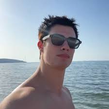 Clare Willis (clarelwillis)