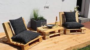 Une Excellente Idee De Salon De Jardin En Palette Diy Alliant L Esthetique Moderne Et Le Pallet Furniture Outdoor Pallet Patio Furniture Wood Pallet Furniture