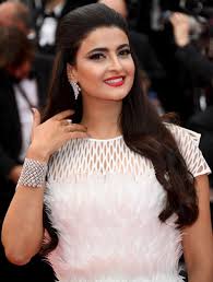 بالصور علا الفارس و أشواريا في مهرجان كان و ردة فعل أشواريا Celebrity Style Dresses Celebrity Dresses Red Carpet Festival Dress