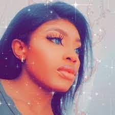 Holly Klemenswicz's Instagram, Twitter & Facebook