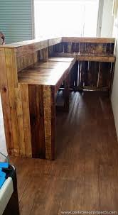 Www Palletwoodprojects Com Wp Content Uploads 2016 09 Pallet L Shaped Counter Desk Jpg Mobilier Exterieur En Palettes Palette Diy Bureau D Accueil