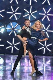 Nem tudta, ki gondolhatta komolyan, hogy vegyen részt egy ilyen produkcióban, de végül igent mondott a felkérésre. Dwts Marsi Aniko Tancpartneret Mar Az Elso Adas Elott Lecsereltek 24 Hu