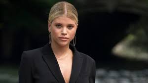 Not to mention, her swimsuit collection isn't half bad! Sofia Richie Verdammt Heiss Dieser Bikini Look Spaltet Das Netz News De