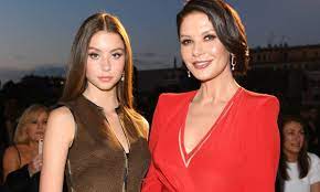 25 september 1969) is a welsh actor. Catherine Zeta Jones Lookalike Daughter Is Breathtaking In Beautiful Beach Photo Hello