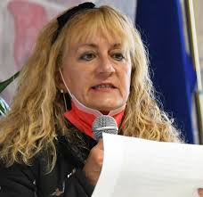 Funerali di Carla Benedetti, Una folla commossa saluta la cittadina amata