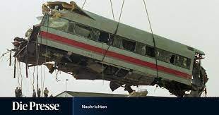 Als ich minuten später die katastrophe vor augen hatte, rief ich die zeitung an: Der Ice Unfall Von Eschede Diepresse Com