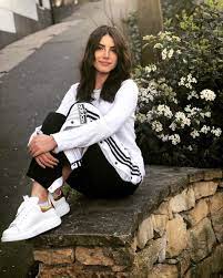 Deniz baysal ile barış yurtçu nikah törenine katıldı tv100 před 7 měsíci. Deniz Baysal V Instagram Tuesdaymood Unlulerin Tarzlari Moda Cizimleri Moda
