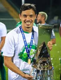 The striker of tottenham may continue his career in serie a. Campeao Da Serie B Mike Se Alegra Por Fazer Parte Da Historia Da Chape E Mira 2021 Vitorioso Futebol Ge