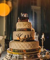 Harry potter and the wizarding world. Dieses Paar Feiert Eine Harry Potter Hochzeit Mit Allem Was Dazu Gehort Harry Potter Hochzeit Kuchen Ideen Kreative Desserts