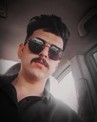 يلاهي من جفن عيني ترا دم نزل والعكل وي گلبي ترادم الكلة التفاحة موش انه تره  آدم عليمن ساد بيبانك علية