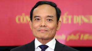 Hai cuộc điện thoại bất ngờ đã cứu sống cuộc đời của Peter Trần...