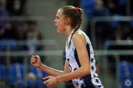 Cлушайте онлайн и cкачивайте песню arina fedorovtseva u17 russia volleyball 2020 16 26 02 2021 zarechie odintsovo proton women s volleyball superleague parimatch round 25. Worldofvolley Rus W Handful Of Aces Of 17 Year Old Fedorovtseva Pushes Dinamo Kazan Over Lokomotiv