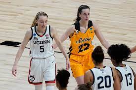 Paige Bueckers aims to replace Caitlin Clark as college basketball's  biggest star next season | Marca