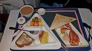 Contrairement à ce que l'on entend souvent, le rôle des oeufs sur le cholestérol est très limité : Le Petit Dejeuner Avec Les Oeufs Sur Le Plat Picture Of Austrian Airlines Tripadvisor