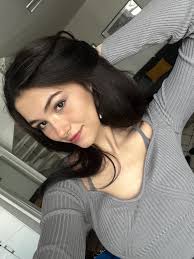 Older men? Do I even look pretty? I don't get any likes… 💔