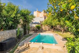 Le intepretazioni e i numeri della cabala napoletana. Casa De Pueblo Reformada Con Piscina En El Centro De Selva