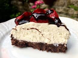 Le minicake di pavesini allo yogurt sono deliziose tortine composte da una croccante base di pavesini e una crema con yogurt greco, miele e noci. Torta Fredda Allo Yogurt E Miele Con Base Al Cioccolato Fondente La Giuggiola Gluten Free