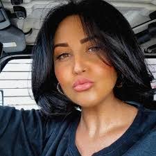 Elisha Walls's Instagram, Twitter & Facebook