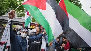 Redebeiträge zu palästina auf dem lautsprecherwagen. Berlin Demo Mit Palastina Flaggen Gab Schon Gewaltaufrufe Gegen Tel Aviv Welt