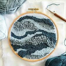 After the last stitch of the rapport first row, keep on some patterns show only knit (odd) rows; Punch Needle Ideas Punch Needle Patterns Punch Needle Embroidery Punch Needle