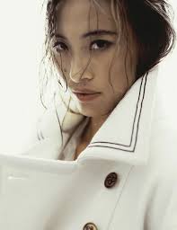 ELLE China Model : Zhang Qin Wen 📷 : Nick Yang 👗 : Gao Ding 💇 : Liu  Xyeliang 💄 : Yooyo Keong Ming #model #magazine #Photographer #celebrity  #Editorial #fashion #instagood #Instafashion #instagram #blogger #ootd  #instadaily #zackylicious