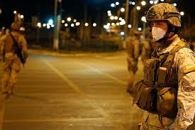 En estado de emergencia las fuerzas armadas asumen el control del orden estado de sitio, en caso de invasión, guerra exterior, guerra civil, o peligro inminente de que se produzcan, con mención de los derechos. Estado De Sitio Queda En Stand By Pinera Explica A Chile Vamos Que Se Seguira Aplicando Estado De Catastrofe En La Araucania La Tercera