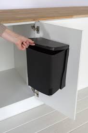 Brabantia 395246 Einbau Mulleimer 10 Liter Schwarz Brabantia Amazon De Kuche Haushalt In 2020 Haushalt Geschirrschrank Kuche