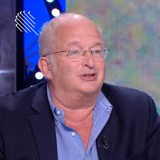 Le gynécologue obstétricien François Olivennes a donné naissance à plus de  mille bébés. Il a choisi de raconter les coulisses de son métier 🤰