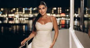 ياسمين صبري تظهر بإطلالة مثيرة باللون الاصفر - Beirutcom.net