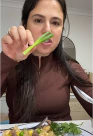 Stephanie Dee (@fullycraving)