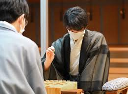 Jun 28, 2021 · 藤井聡太王位に豊島将之竜王が挑戦する将棋のタイトル戦、お～いお茶杯第62期王位戦七番勝負（主催：新聞三社連合）第1局が6月29、30日に愛知. è—¤äº•è¡å¤ªçŽ‹ä½ã¨è±Šå³¶å°†ä¹‹ç«œçŽ‹ã«ã‚ˆã‚‹çŽ‹ä½æˆ¦ä¸ƒç•ªå‹è² ç¬¬ï¼'å±€ã¯æ±ºæˆ¦ç›´å‰ã«å°ã˜æ‰‹ ï¼'æ—¥ç›®çµ‚ãˆã‚‹ ã‚¹ãƒãƒ¼ãƒ„å ±çŸ¥ Yahoo ãƒ‹ãƒ¥ãƒ¼ã‚¹