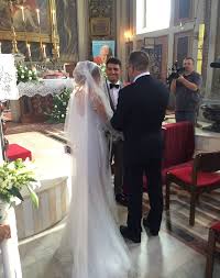 Rochia de mireasa, caci despre ea este vorba, este cu siguranta cea mai importanta rochie pe care o poarta o femeie in viata. Primele Imagini Cu Laura Cosoi In Rochie De Mireasa Incredibil Cum A Aratat Blonda In Ziua Nuntii