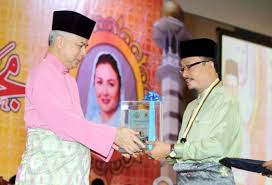 Laporan berita padat dan ringkas dari borneo bersama assim hassan membawakan tumpuan berikut: Emulate The Prophet To Reunite Muslims Says Malaysian Official International Shia News Agency