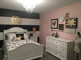Black And Silver Bedroom Wall Decor I Love The Way This Black And Gold Room Turned Out The Best Thing About This Room Was It Was Very Affordable To Decora Girls Room Paint Gold Bedroom Girl Room