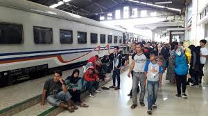 Jika anda membelinya secara online karena memang sudah tersedia, maka harga tiket kereta bandung jakarta bisa lebih murah lagi dengan banyak diskon dan promo. 7 Tiket Kereta Api Murah Jakarta Bandung Harganya Mulai Rp 150 Ribu Tribunnews Com Mobile