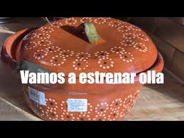 This is the process i shared with him for leaching white lead from the traditional clay cooking pots that we use at home and in our cooking classes. Como Cure Mi Cazuela Barro How To Cure A Clay Pot Youtube
