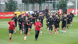Listede emre belözoğlu, burak yılmaz ve gökhan gönül gibi isimler yer alıyor. A Milli Futbol Takimi Nin Aday Kadrosu Aciklandi