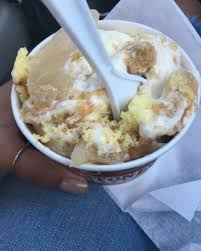 Coldstone Creamery Apple Pie A La Cold Stone Yellow Cake Pieces Sub W Sweet Cream Icecream Photo Creds Mayarebekah1 Food Yummy Food Ice Cream