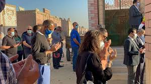 وقال مصدر من عائلة الديب في تصريحات لـمصراوي، إن إيمان الديب توفيت في الساعات الأولى من صباح اليوم داخل الرعاية المركزة بإحدى المستشفيات، متأثرة بإصابتها. Mb309wlofqpzpm