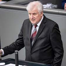Der minister sei positiv auf das virus getestet worden und befinde sich aktuell in häuslicher isolation, teilte sein. Schwerer Vorwurf An Horst Seehofer Csu Politische Vereinnahmung Von Forscher Innen In Geheimdokument Wissen