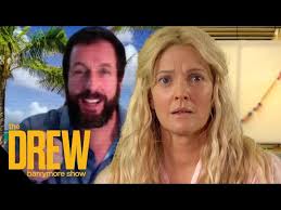 Henry roth (adam sandler) es un biólogo marino de hawaii que se pasa la vida inventando excusas para no comprometerse con las numerosas chicas con las que sale. Como Si Fuera La Primera Vez Adam Sandler Y Drew Barrymore Se Reencuentran En Un Divertido Video