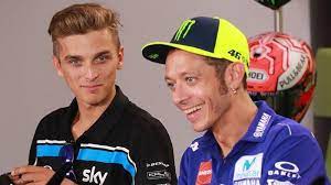 Adik valentino rossi gabung forward di moto2 2016? Fakta Seputar Luca Marini Adik Valentino Rossi Yang Dijagokan Di Balap Moto2 Musim 2019 Tribun Kaltim