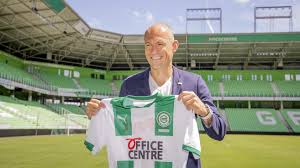 Arjen robben (born 23 january 1984) is a dutch footballer who plays as a right midfield for german club fc bayern münchen. Arjen Robben Lost Beim Fc Groningen Welle Der Begeisterung Und Run Auf Dauerkarten Aus