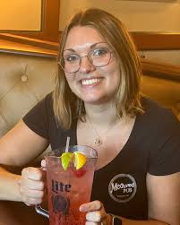 Caught this girl for a photo op and we are sure glad we did! 😍 32oz. Rail  Pitchers are