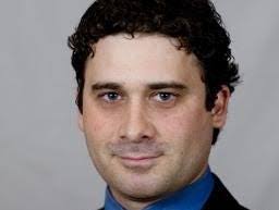 Comedian punches D.C. journalist over tweets