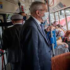 Der österreichische präsident alexander van der bellen hat sich in einer ansprache an die bürger des landes gewandt. Austrian President Alexander Van Der Bellen Taking A Tram Ride In Vienna Trams