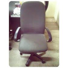 For Sale Office Chair Price 7 Bd للبيع كرسي مكتب متحرك بحالة جدا ممتازة السعر 7 Bd Tel 33770050 Chair Furniture Home Decor
